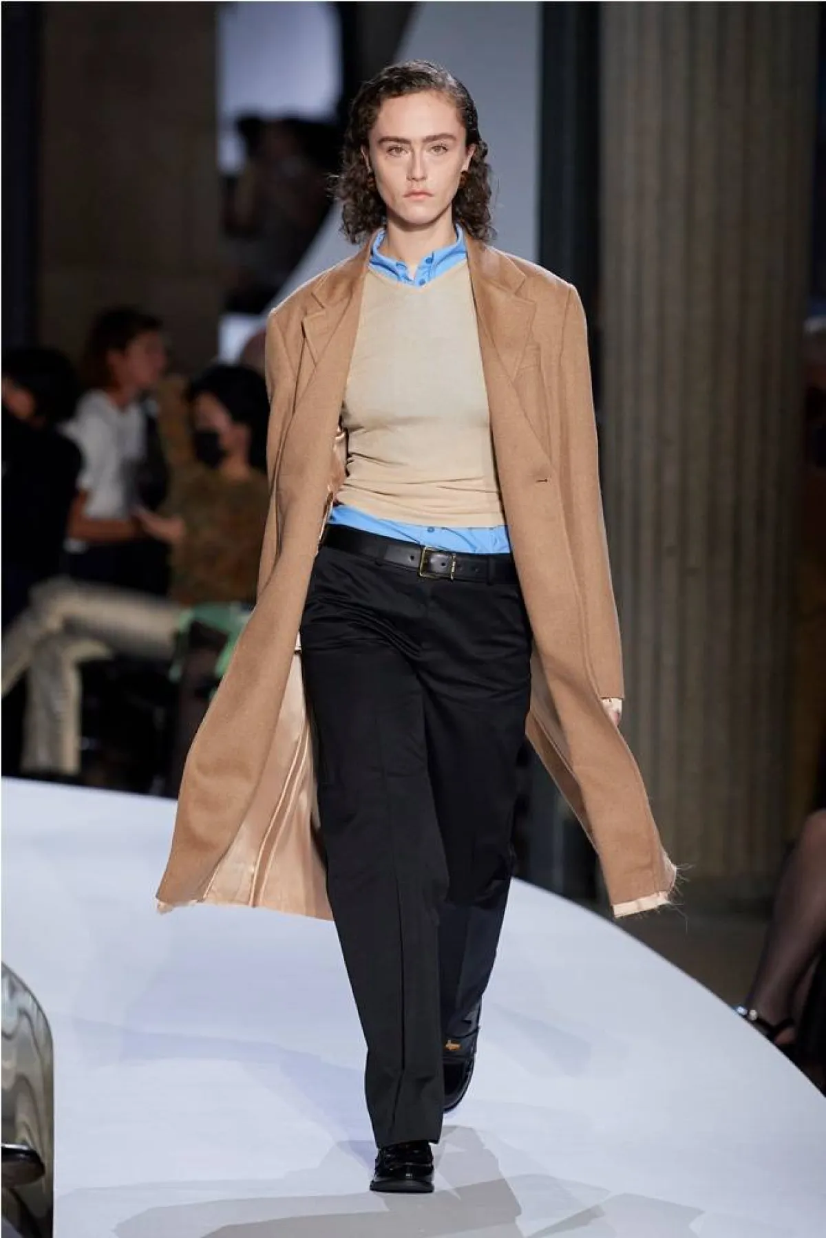 موديلات بناطيل عملية للبنات في المدرسة 2022 من ميو ميو  Miu Miu