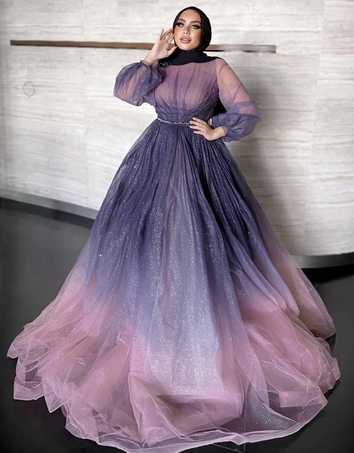 رهف الشامي بالفستان اللامع