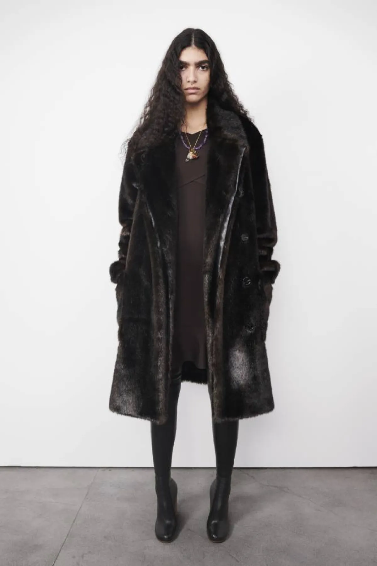 موديلات معاطف من عروض ما قبل خريف2022