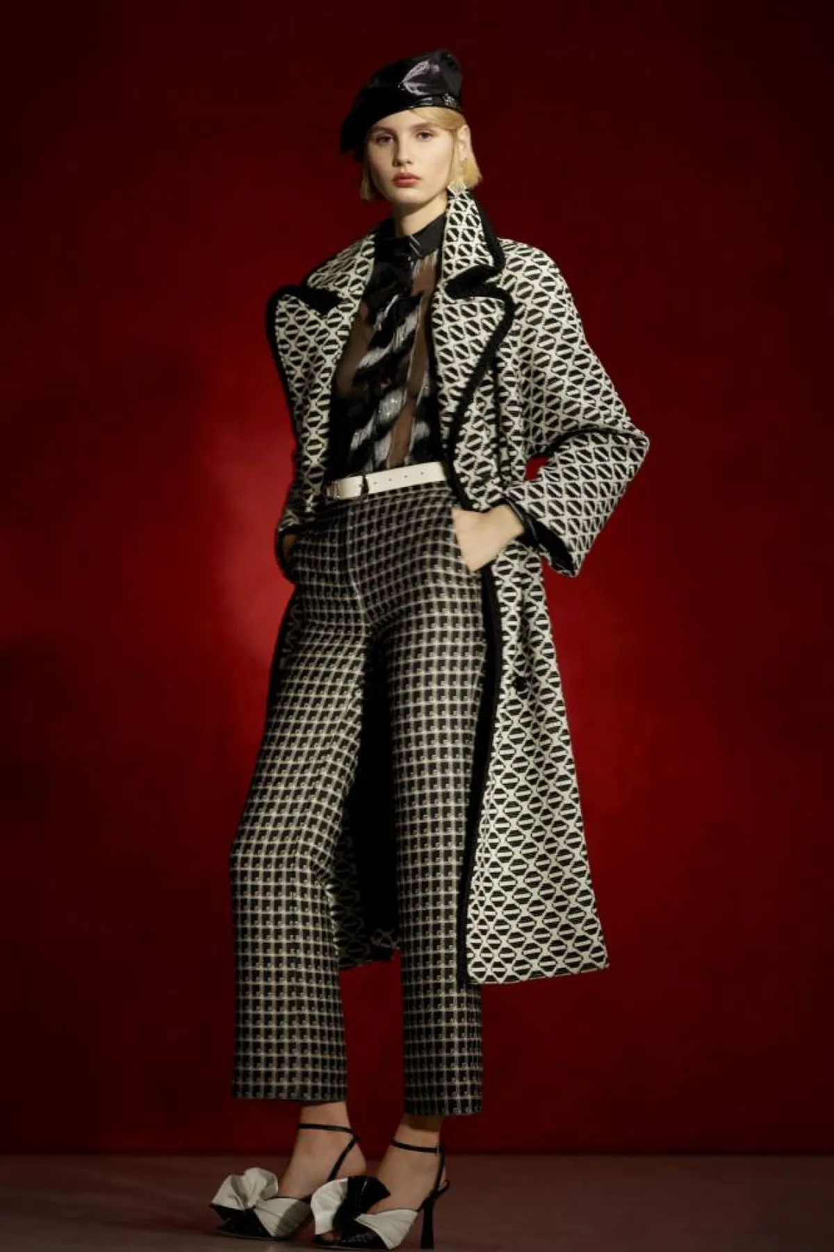 موديلات معاطف من عروض ما قبل خريف2022