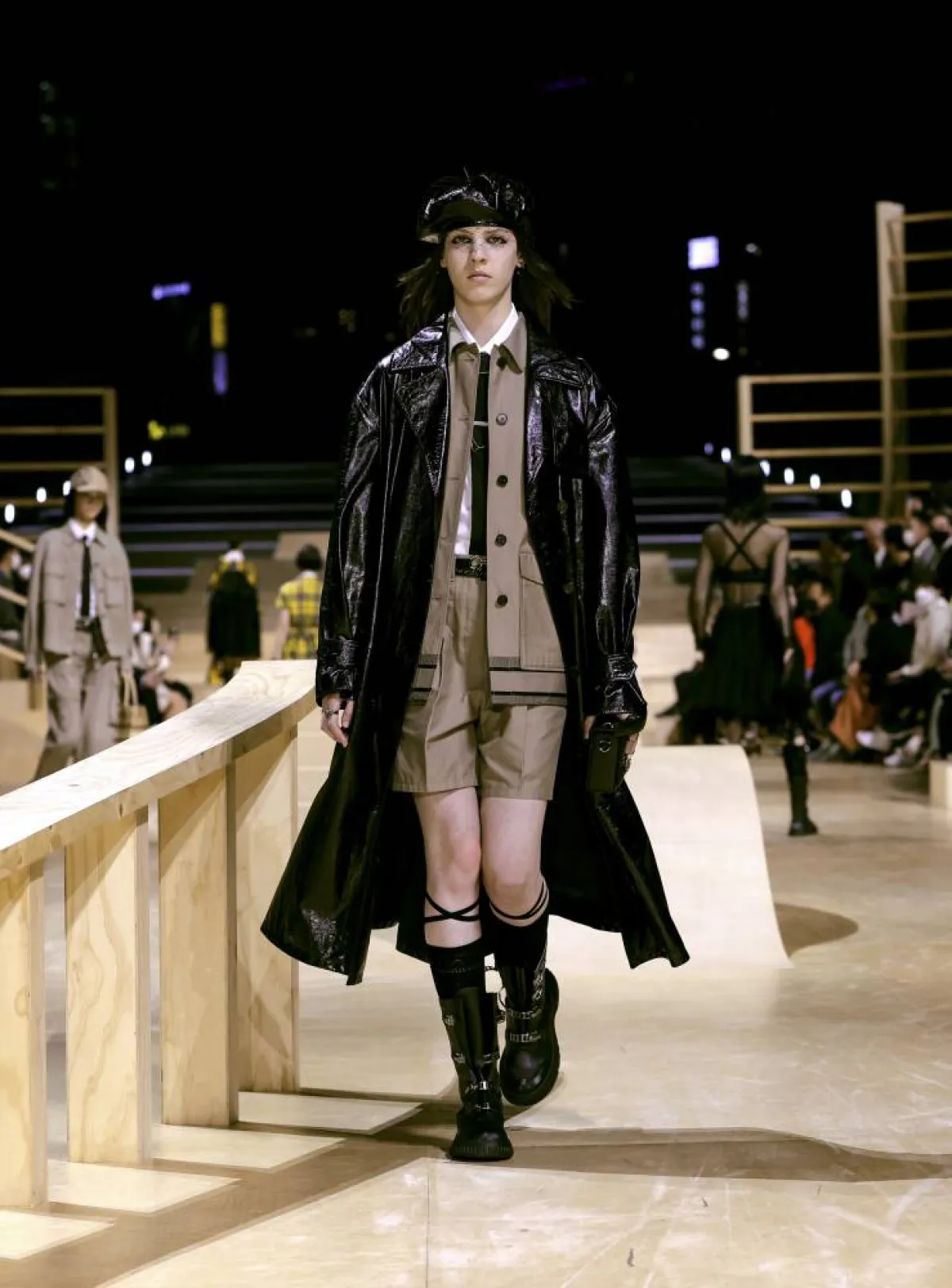 موديلات معاطف من عروض ما قبل خريف2022