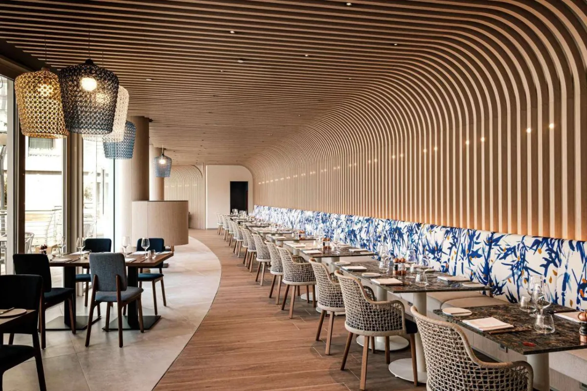 أحد المطاعم في حياة ريجنسي مالطا