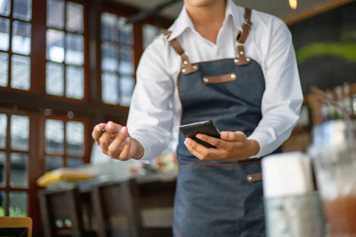 آداب الإتيكيت تشتمل على البعد عن كثرة التطلّب 