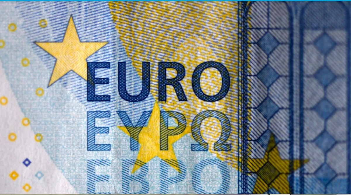 اليورو ينخفض تحت عتبة الدولار. الصورة من فرانس 24