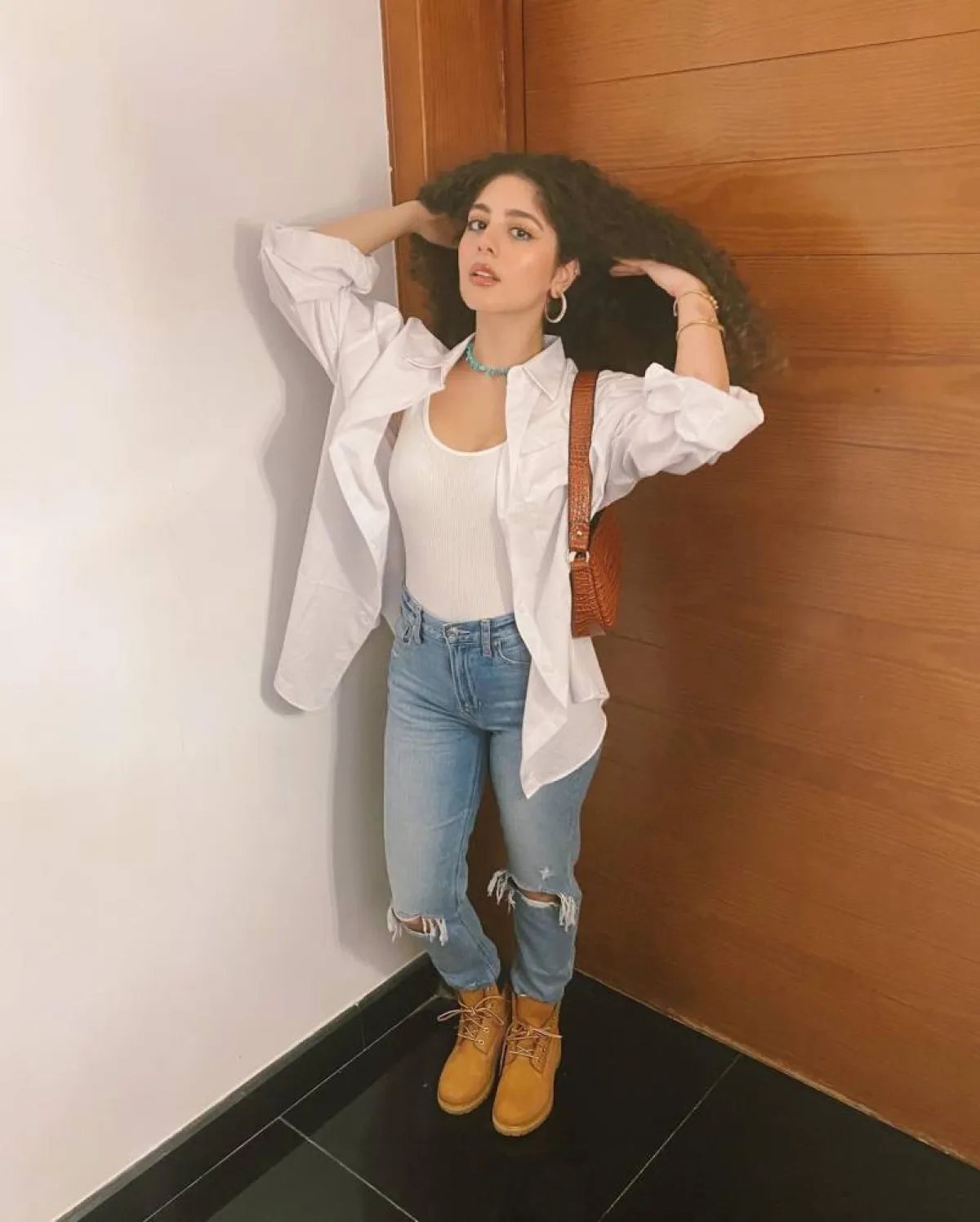 مايان السيد بسروال جينز عصري 