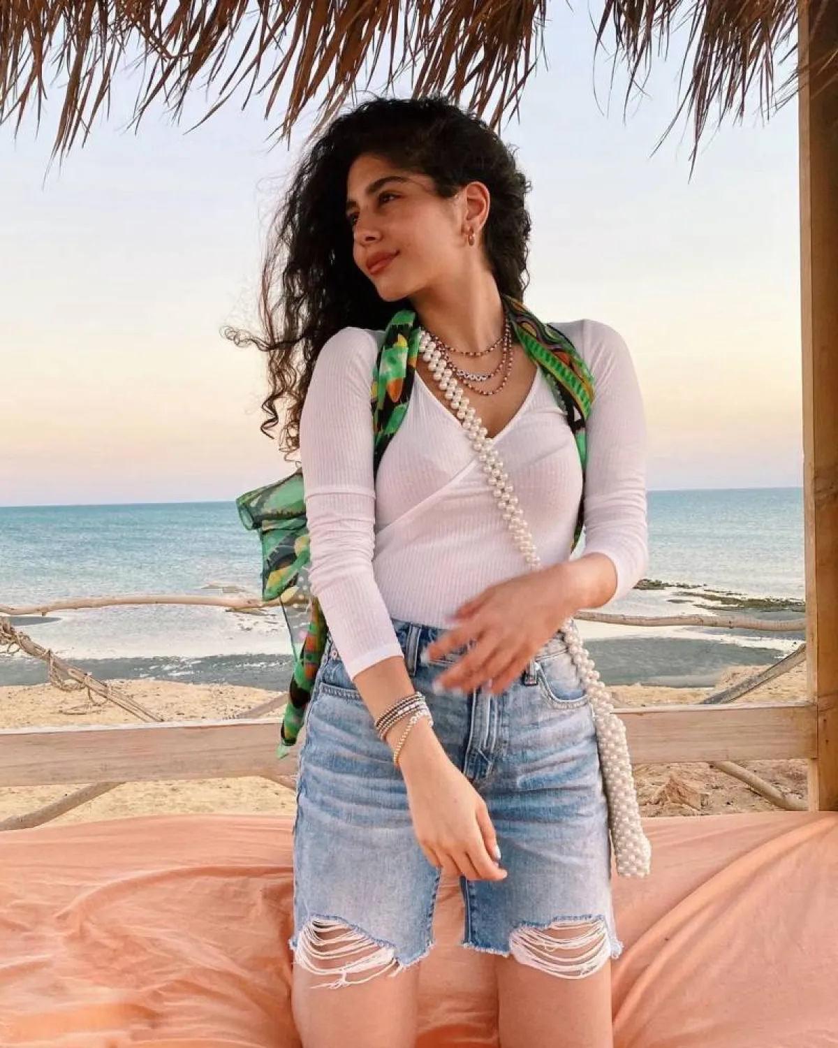 مايان السيد بسروال جينز صيفي 