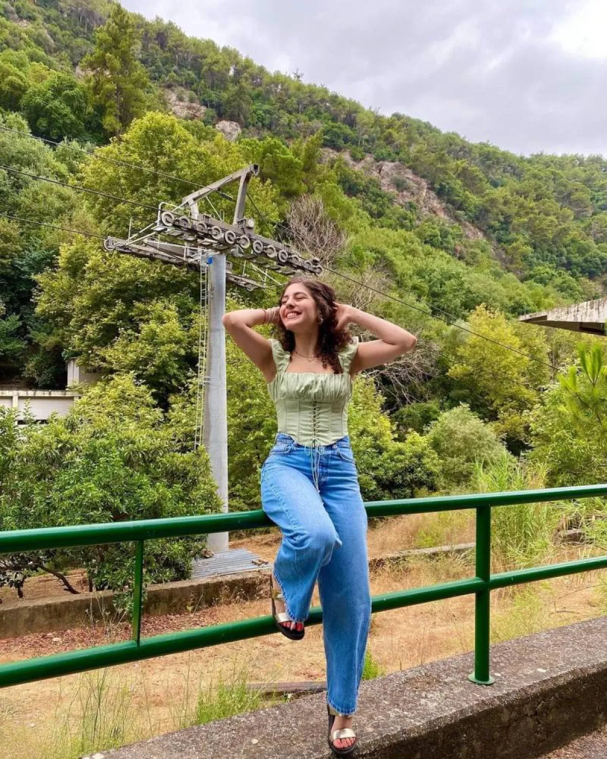 مايان السيد بسروال جينز كلاسيكي