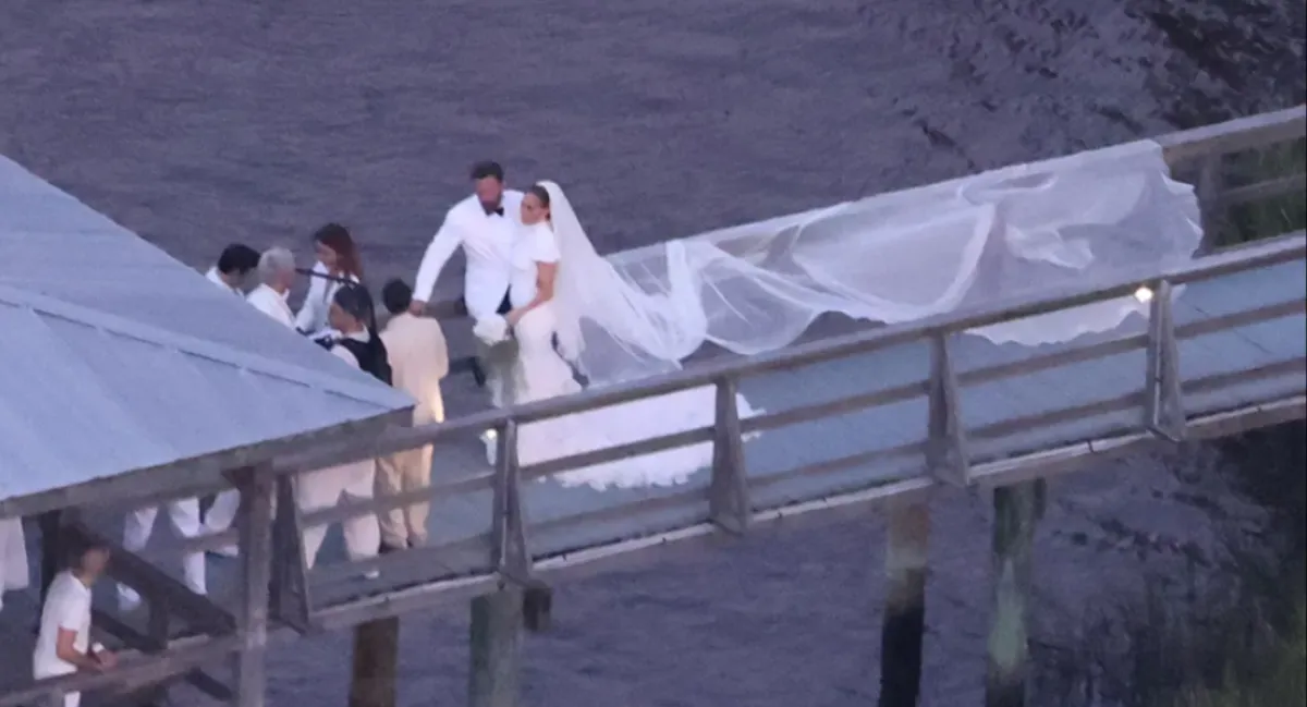 زفاف جينيفر لوبيز وبن أفليك - الصورة من موقع TMZ