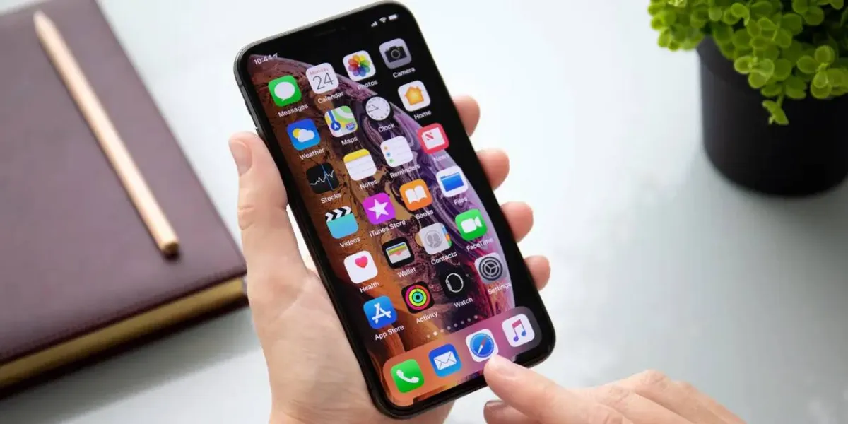 حتى تتمكن من قراءة رسائل البريد الصوتي بدلاً من الاستماع إليها.. طريقة استخدام نسخ البريد الصوتي على جهاز iPhone