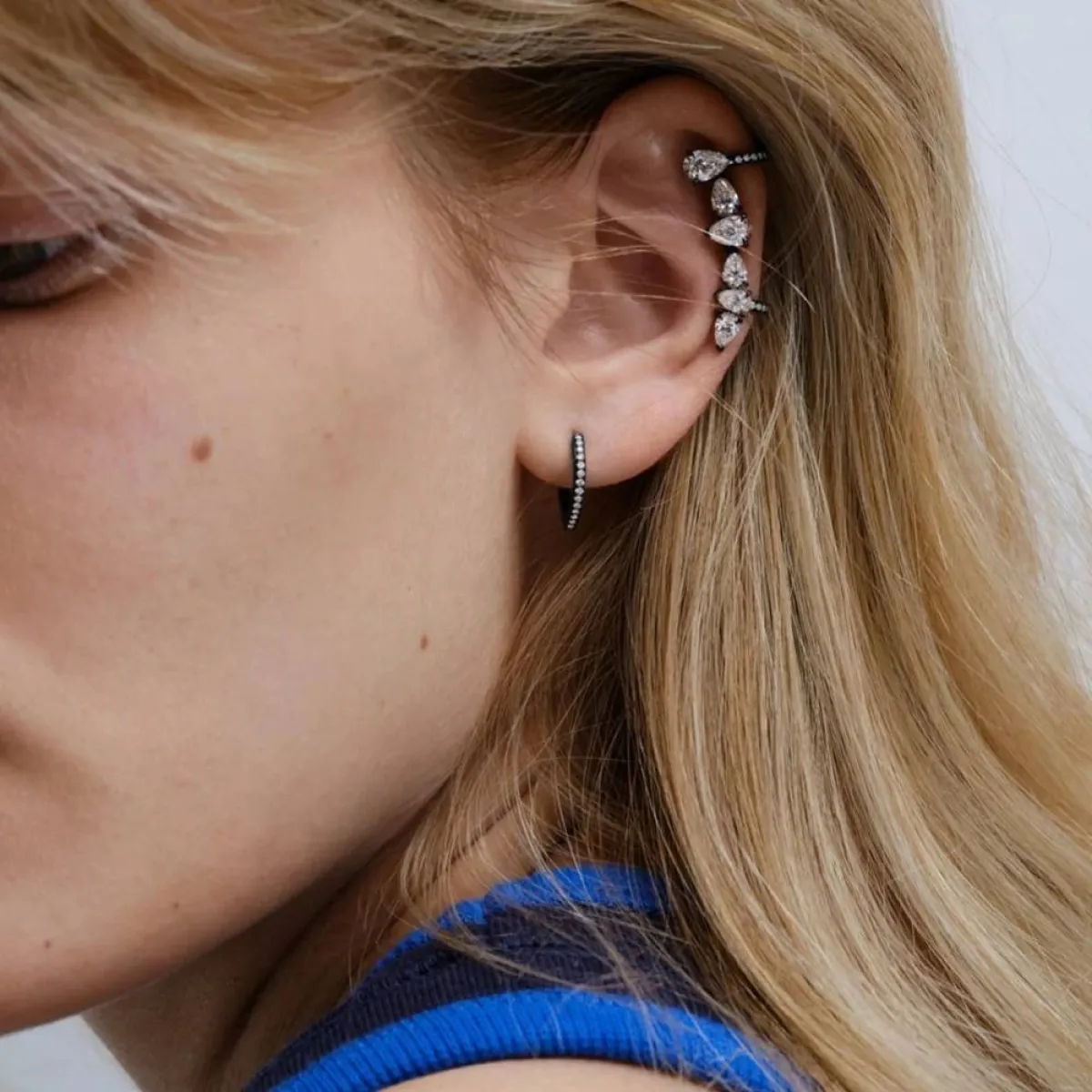 أقراط Serti Sur Vide earcuff من ريبوسي Repossi