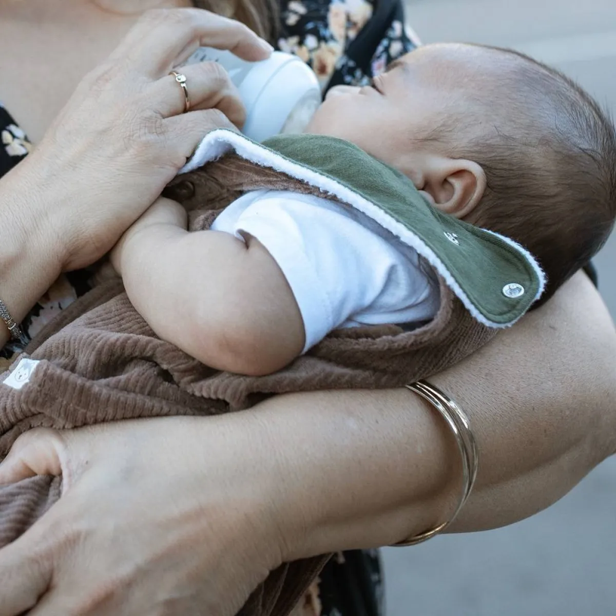 صورة لمولود يشرب اليانسون