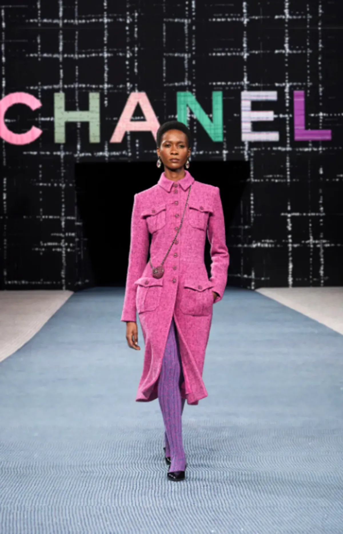 فستان معطف زهري من شانيل