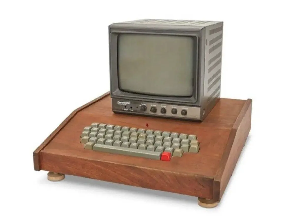 صورة أول كمبيوتر Apple-1