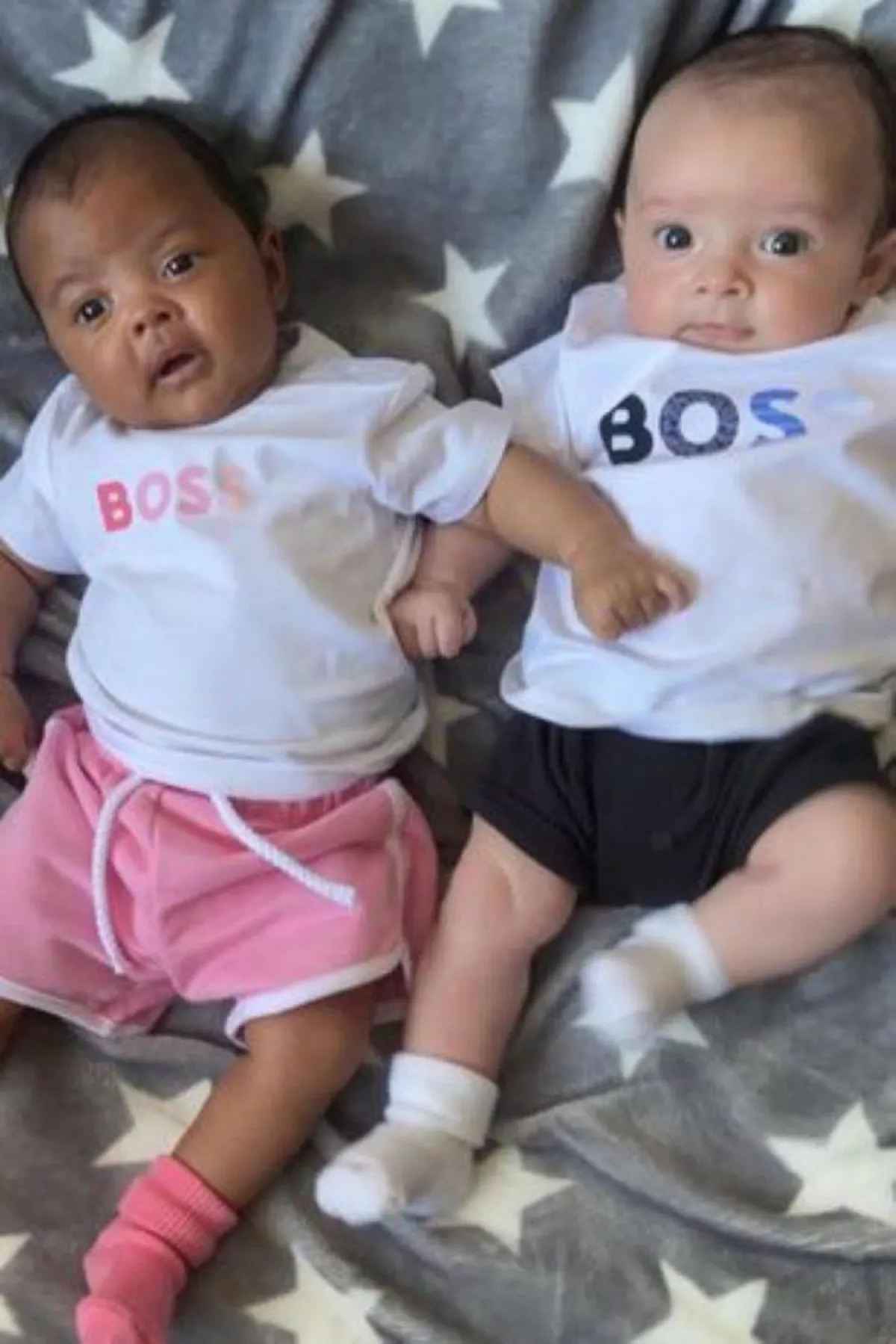 التوأم أزيرا وأيون - الصورة من صحيفة ميرور البريطانية