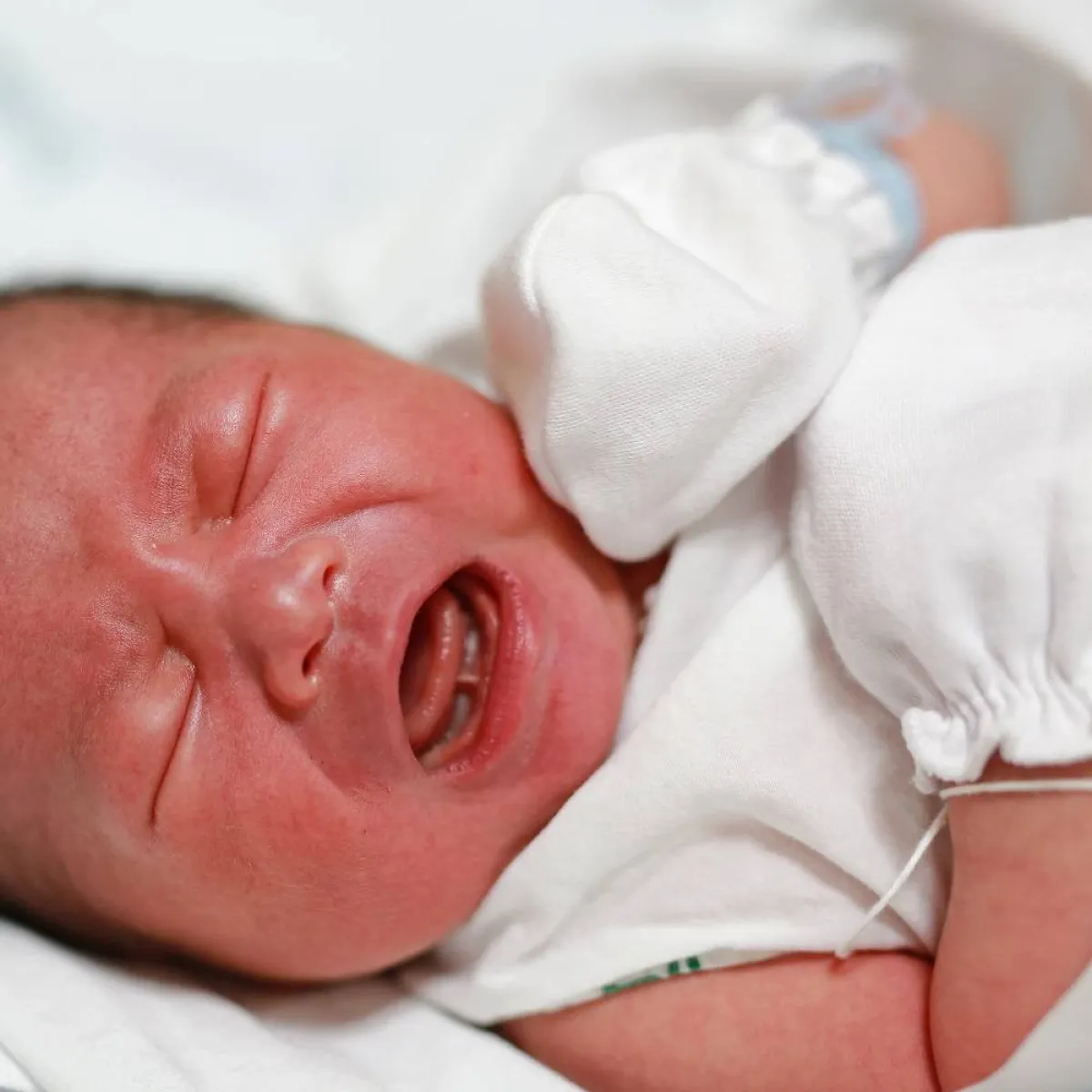 صورة لطفل يبكي من دون دموع