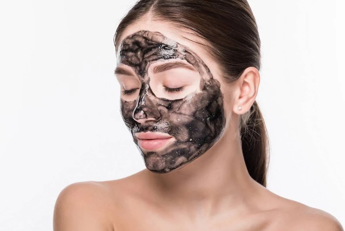قناع الطين للبشرة