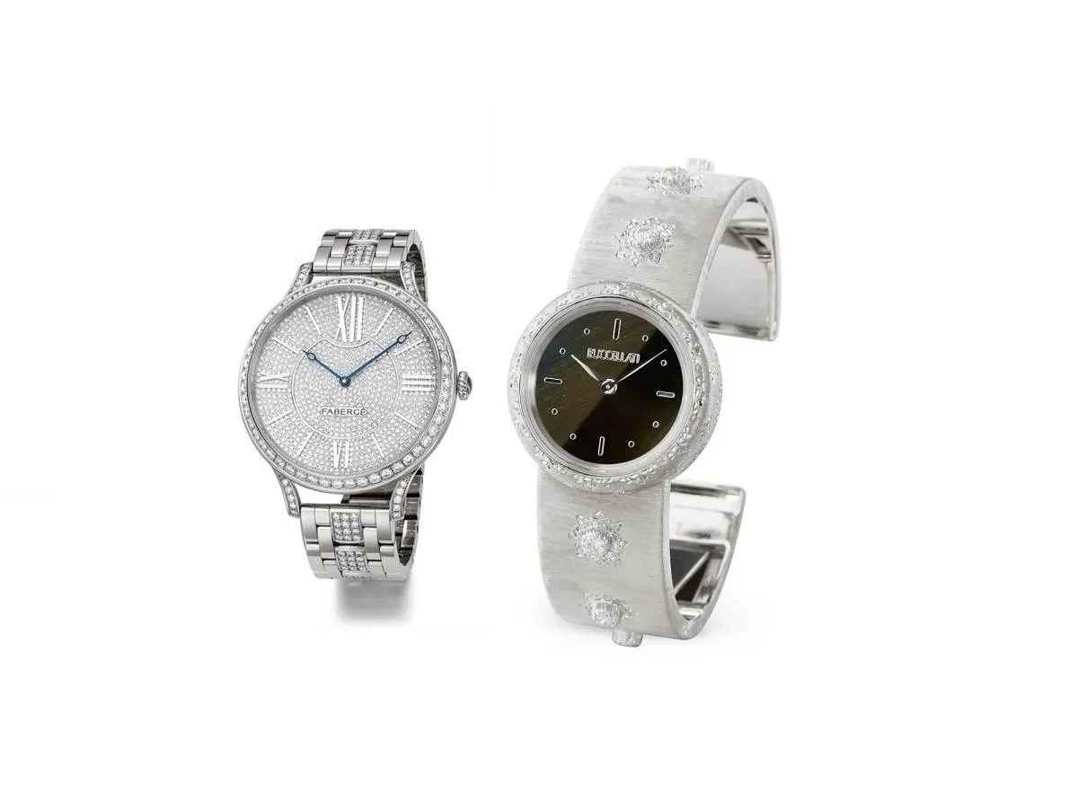 تألقي بساعات معدنية ذات ميناء بيضاء وسوداء لإطلالات راقية في العمل