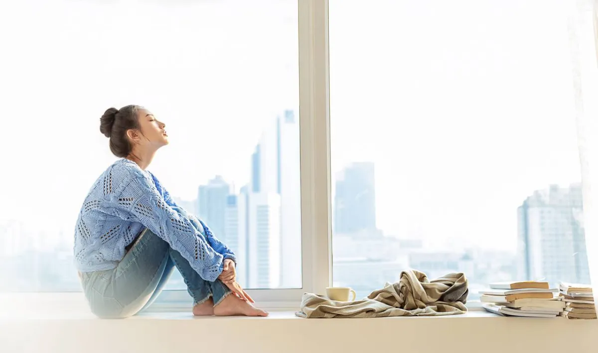 صورة لامرأة تشعر بالبرودة