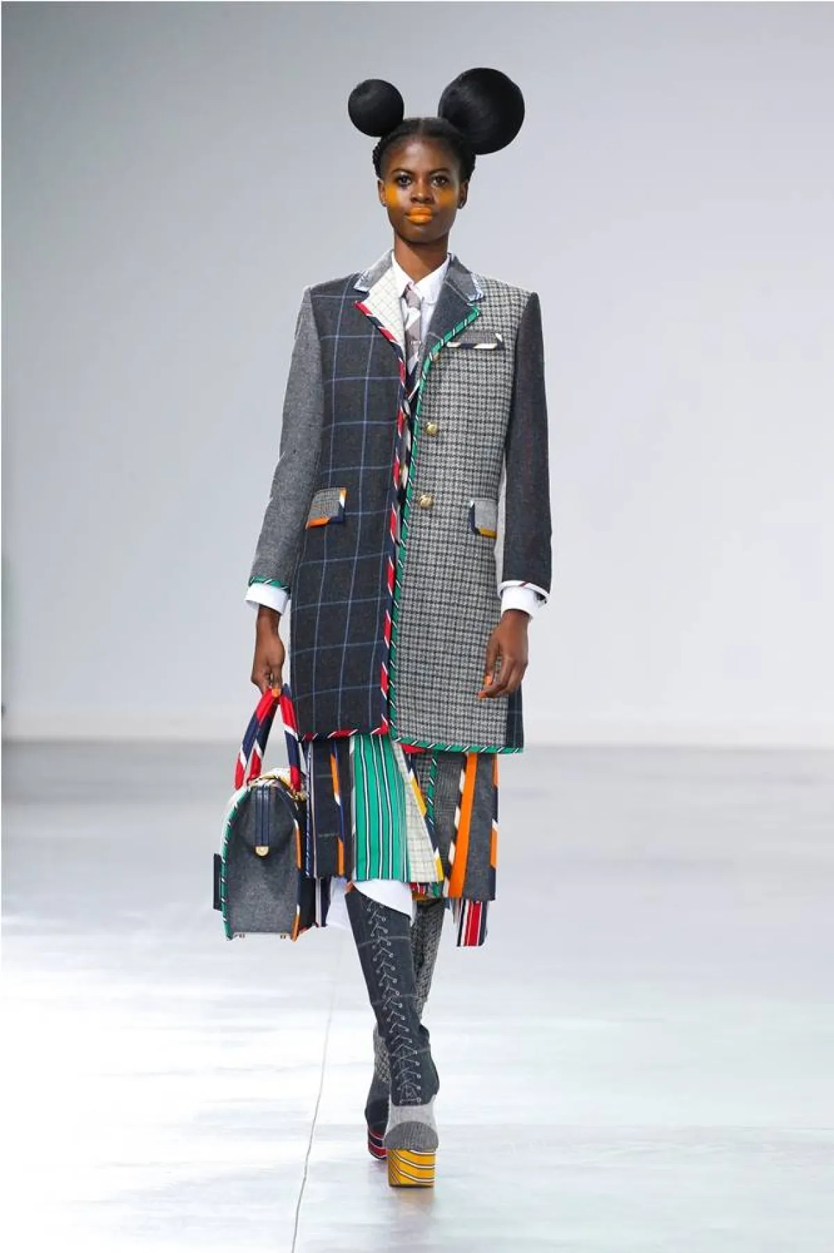 موديلات جاكيتات بنقشات الكارو من عروض خريف 2022 من طوم براون «Thom Browne»