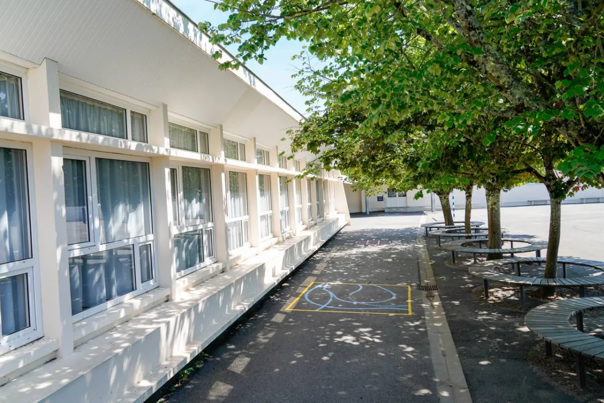 صورة لمبنى مدرسة