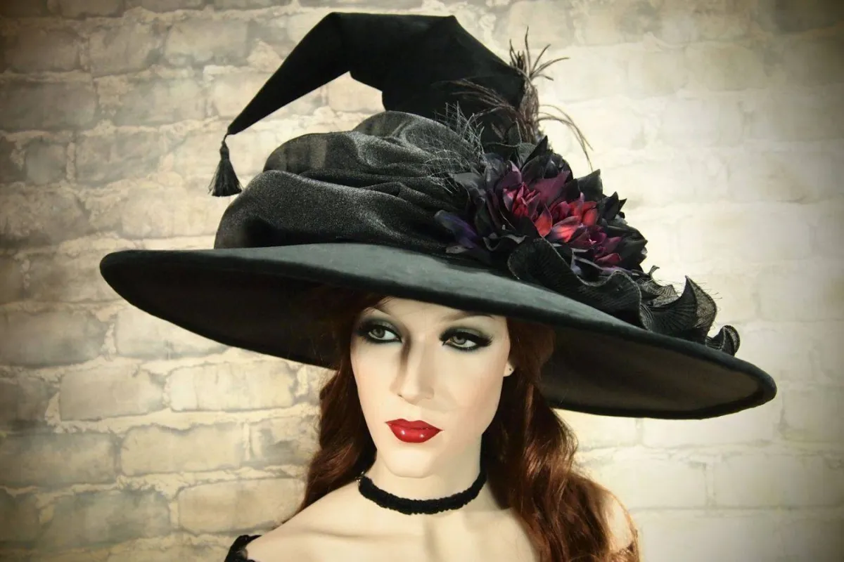 قبعات ساحرات