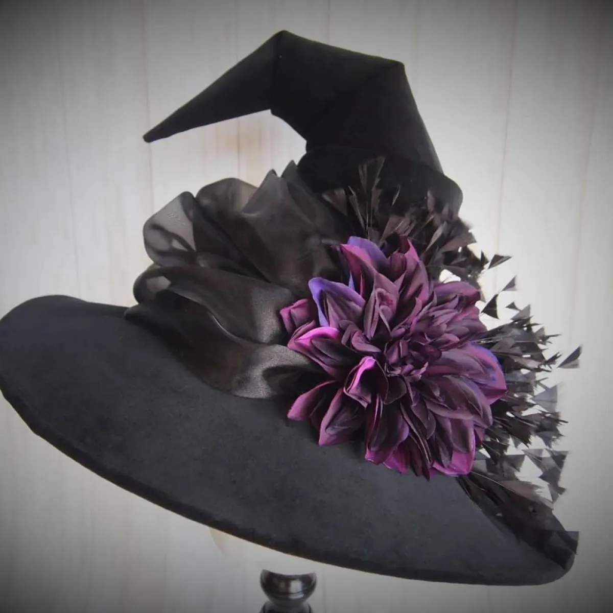 قبعات ساحرات