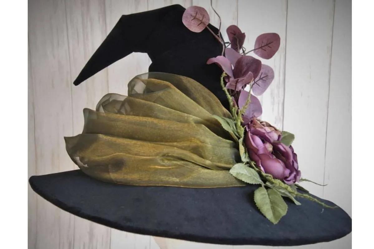 قبعات ساحرات