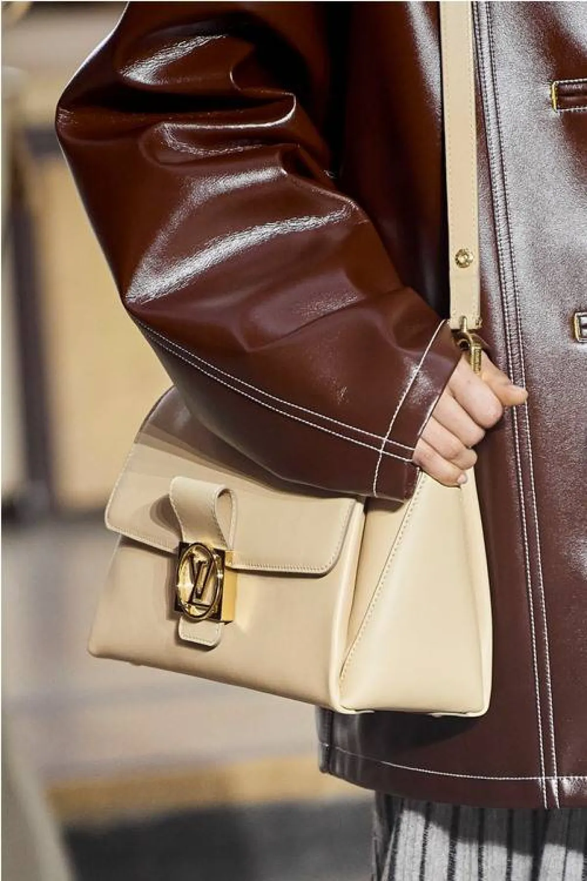 شنطة مونوكروم باللون البيج من لويس فيتون «Louis Vuitton»