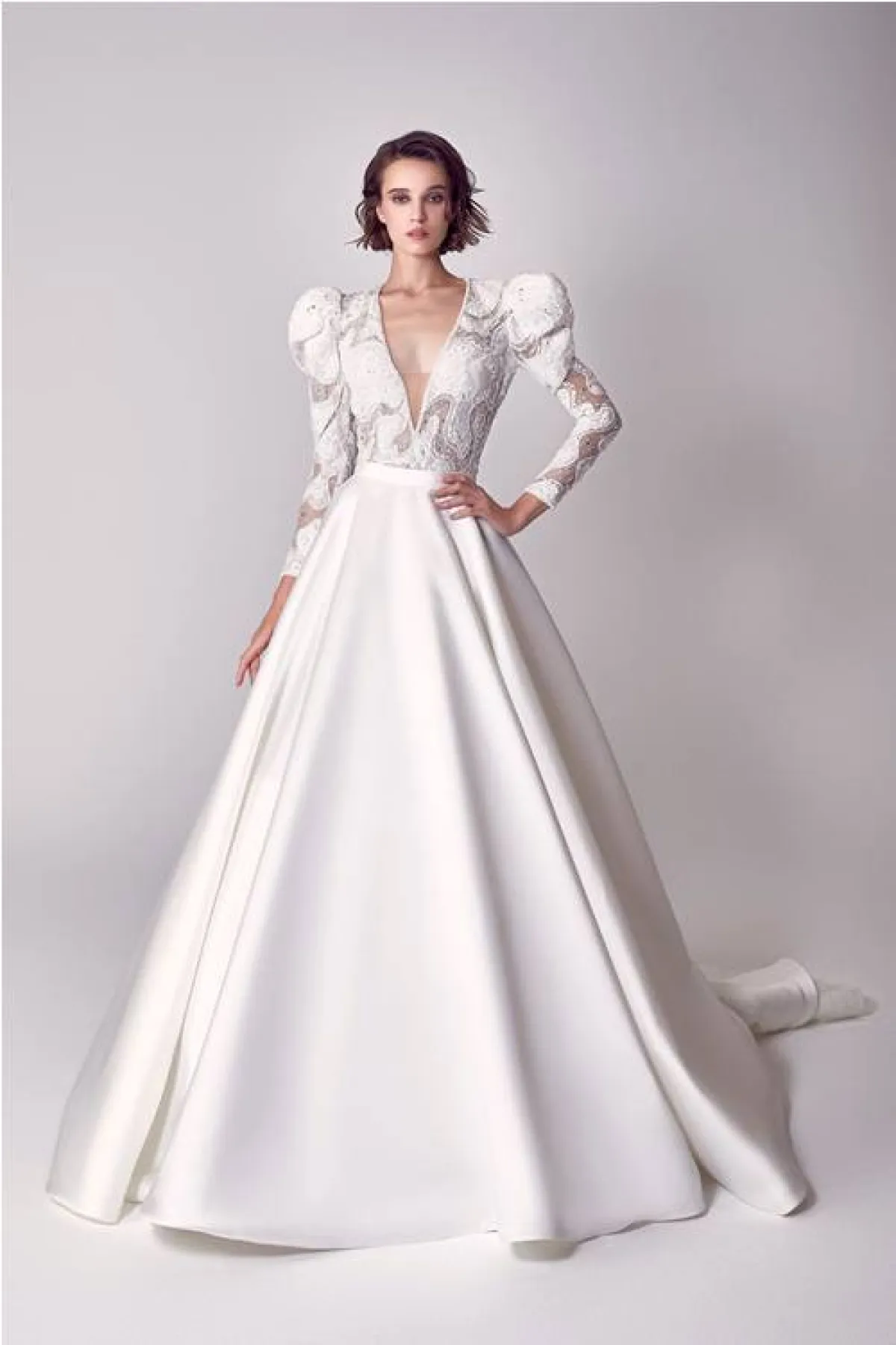 فستان زفاف فخم من إسبوزا Esposa