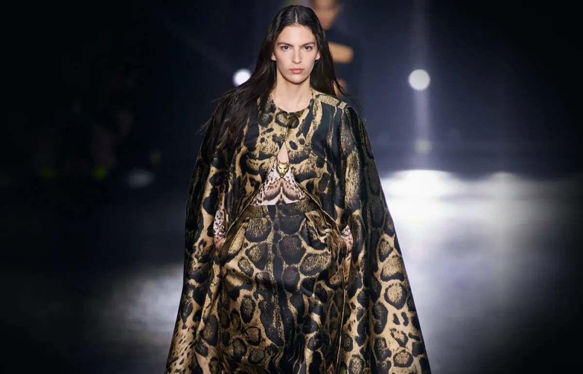  الكاب والبونشو في خريف 2022 Capes and Ponchos 