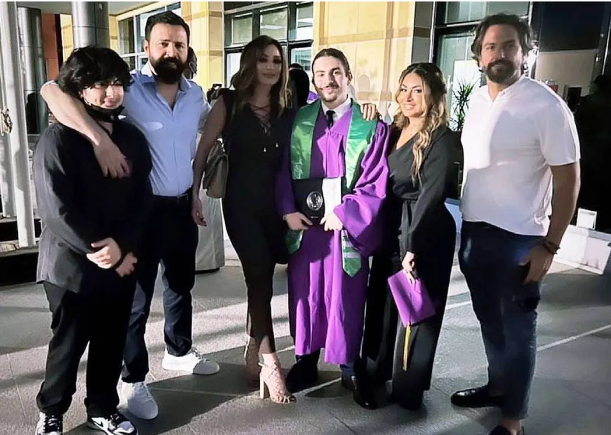  تيم حسن ووفاء الكيلاني وديمة بياعة وزوجها أحمد الحلو في حفل تخرج ورد تيم حسن