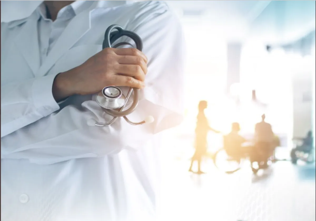 النيابة العامة تحذر من تقديم مساعدة لأي شخص يمارس مهنة صحية بصورة غير مشروعة - الصورة من حساب النيابة العامة