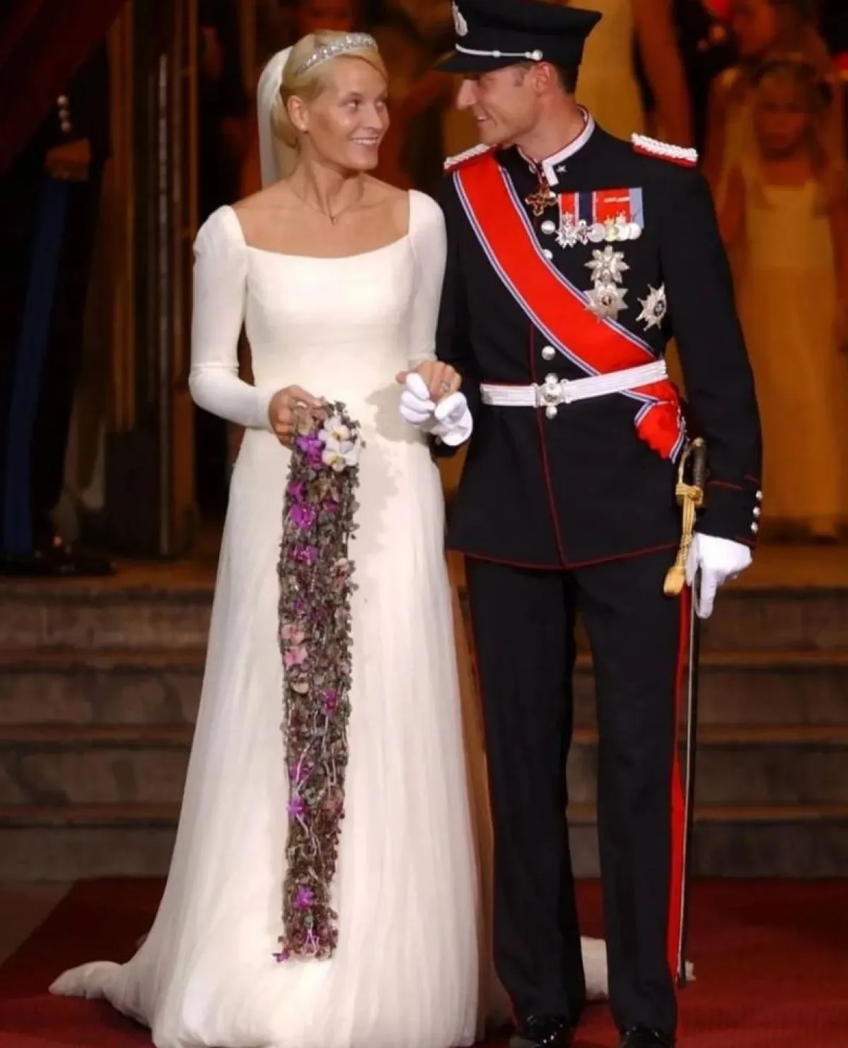 الأميرة ميت ماريت والأمير هاكون في يوم زفافهما- الصورة من حساب Europe Royals على إنستغرام