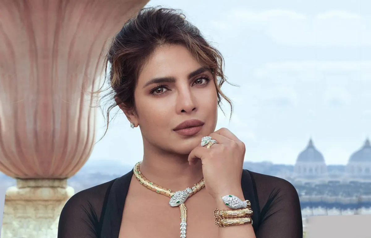 مجوهرات أيقونية SYMBOLIC JEWELS