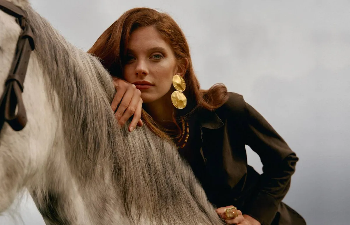 المصمّمة مها الشرفي: تحتفل مجوهراتنا بالحرفية والتقنيات المصرية التاريخية