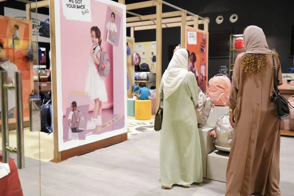 تشكل هذه المتاجر نقطة التقاء للأطفال والعائلات