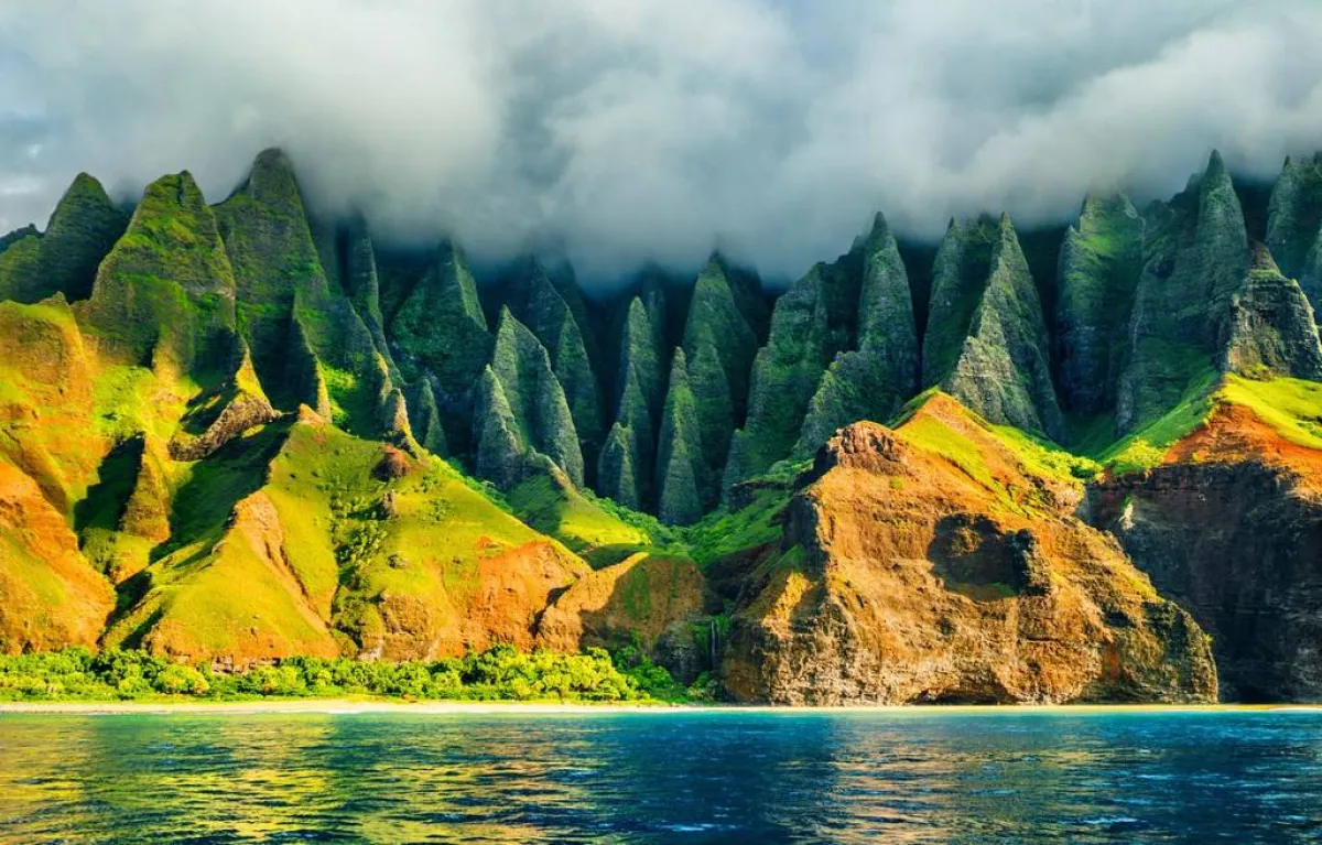 لقطة لساحل «نا بالي»، من باخرة سياحيّة 