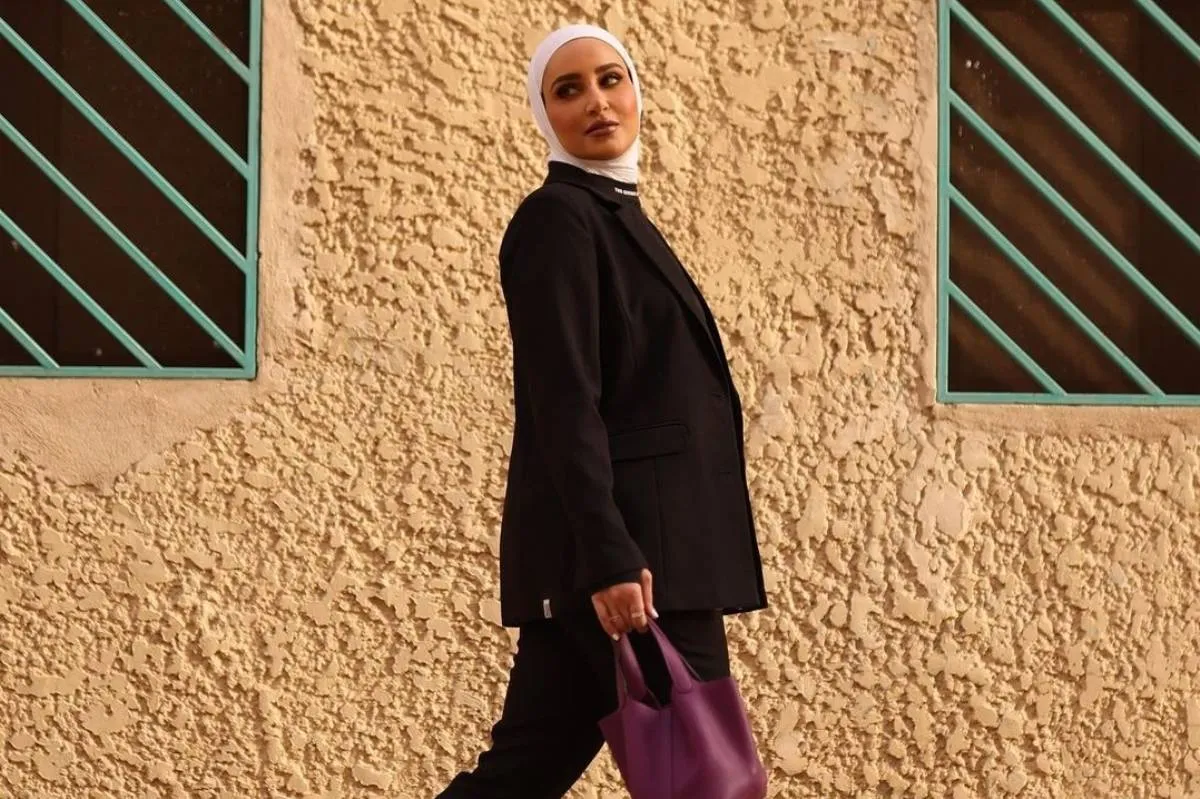 تنسيق الجاكيت الأسود للمحجبات