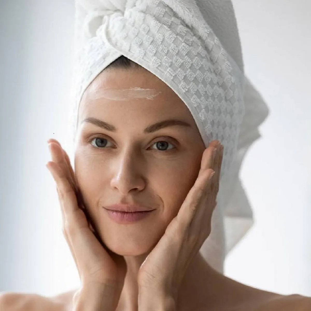 صورة لحامل ترطب جلدها