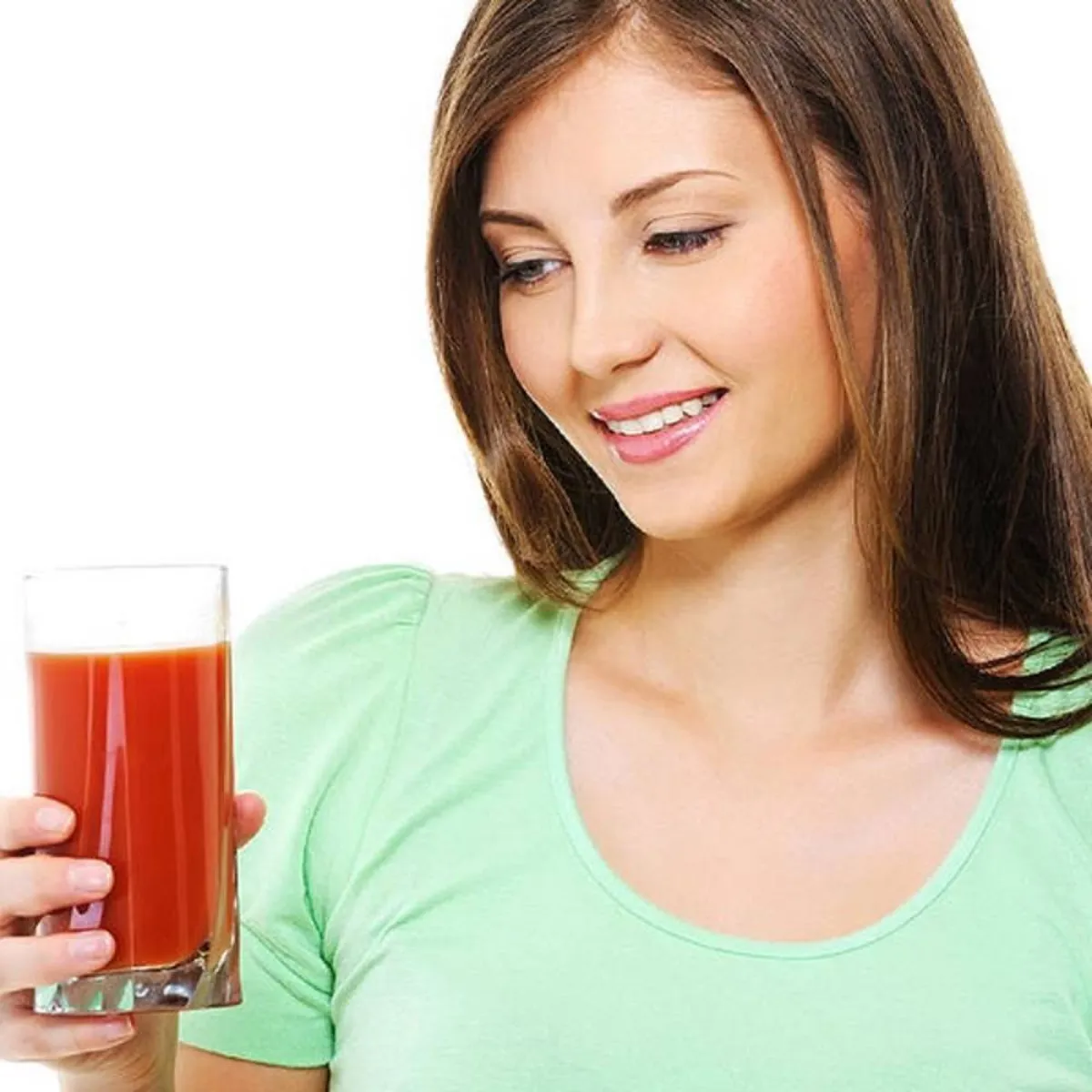 صورة لحامل تتناول عصير طازج
