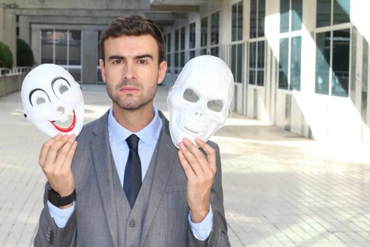 علامات الصديق المزيف