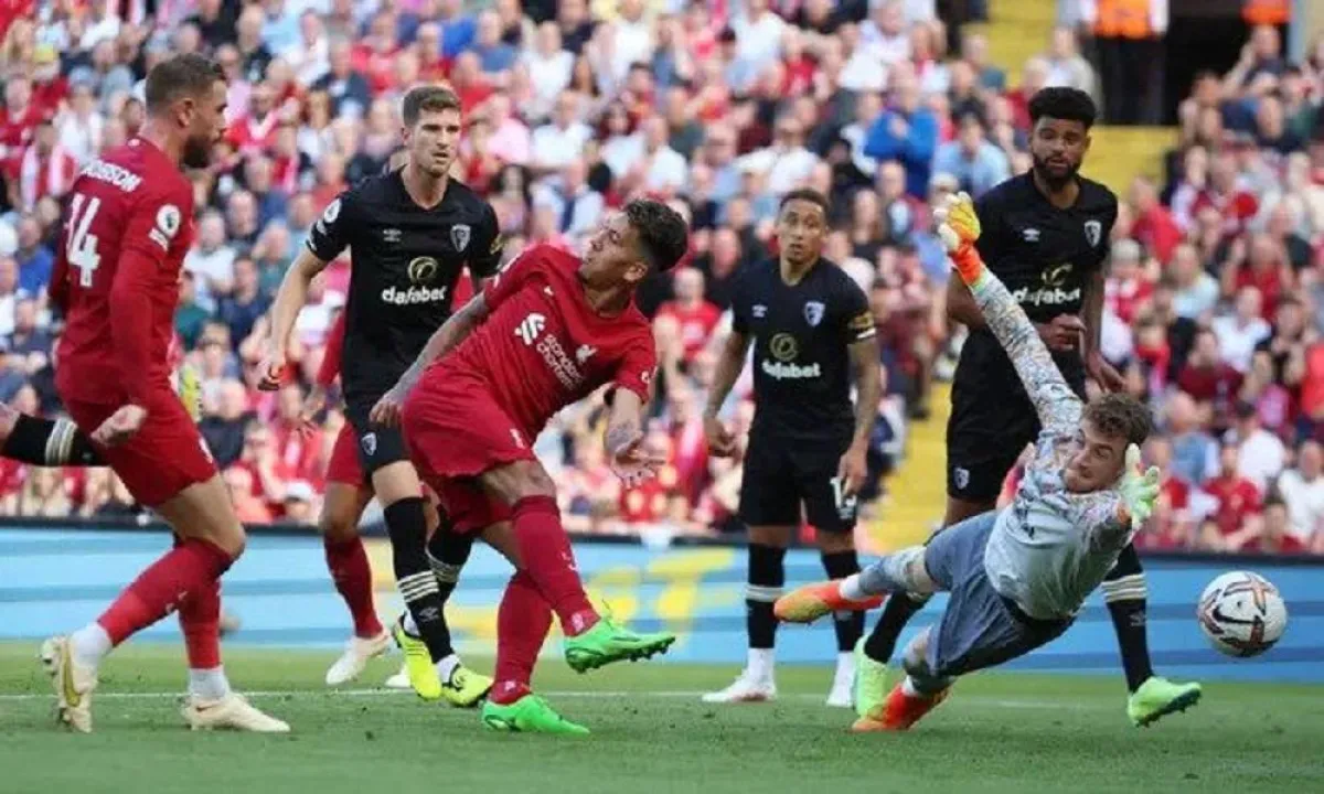 صورة من مباراة ليفربول وبورنموث