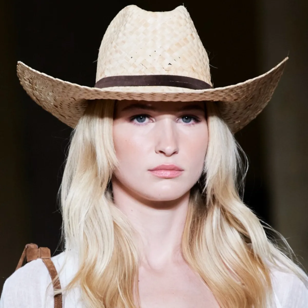 قبعة باللون البيج من لويزا سبانيولي Luisa Spagnoli