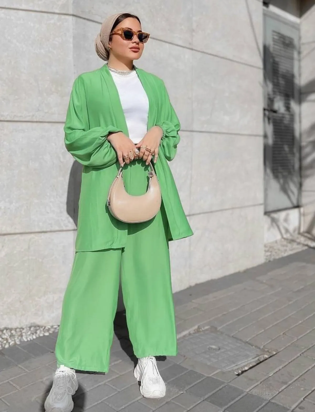 البدلة الخضراء مع بنطلون الكلوش