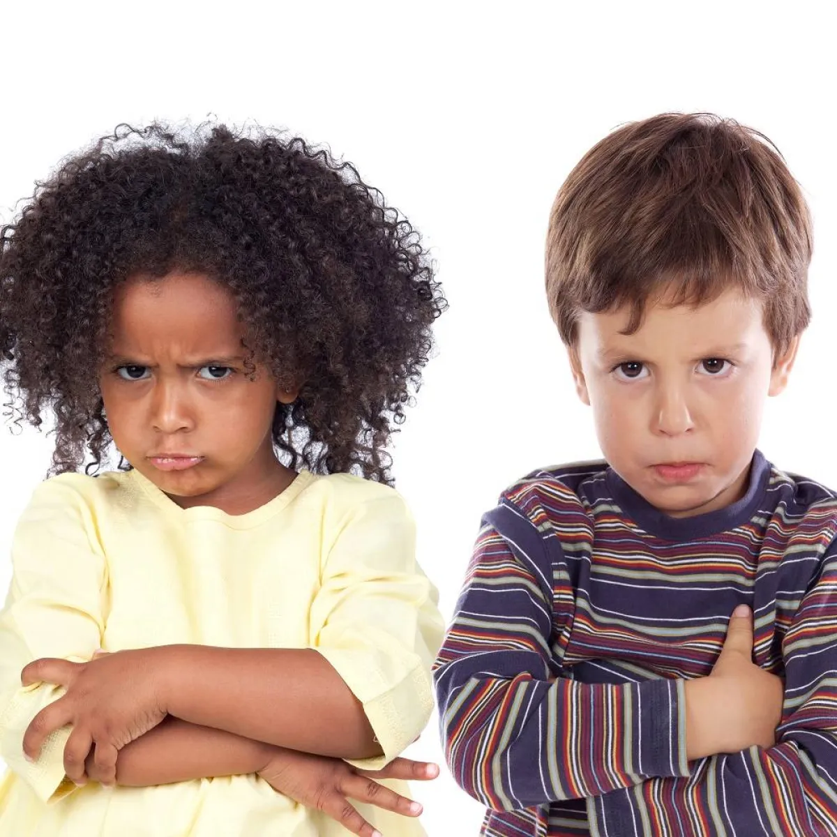 صورة لطفلين في حالة غضب