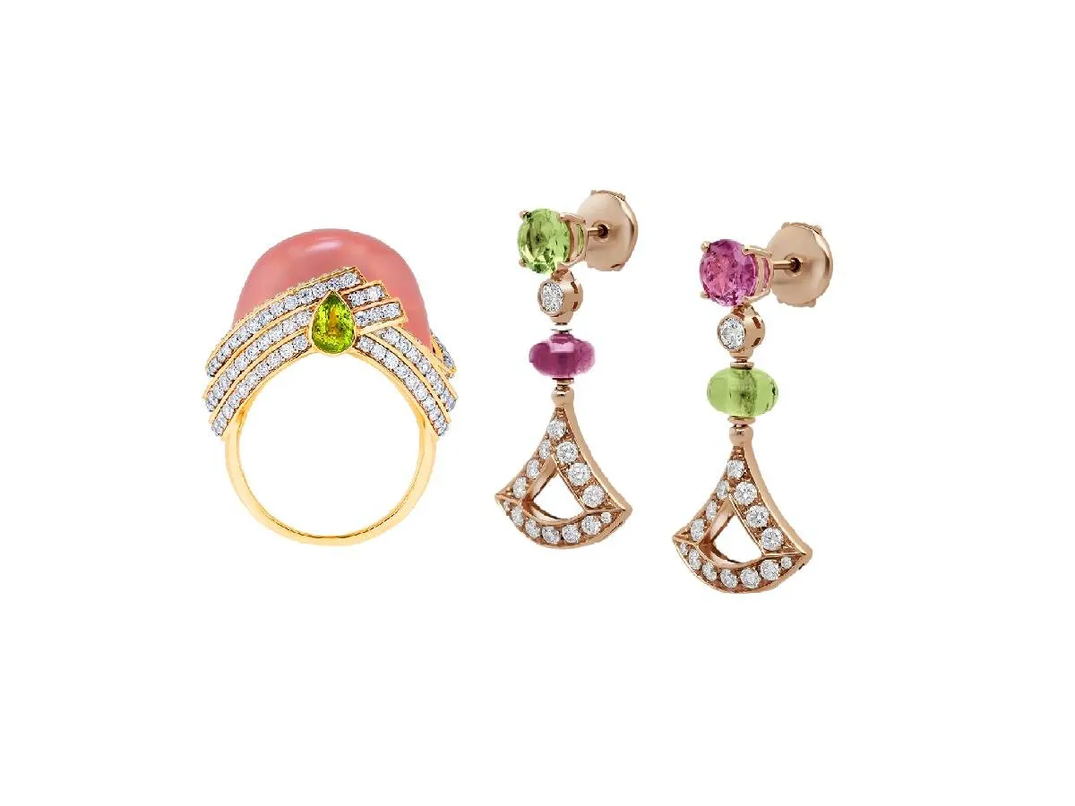 موديلات مجوهرات مرصعة بأحجار الزبرجد