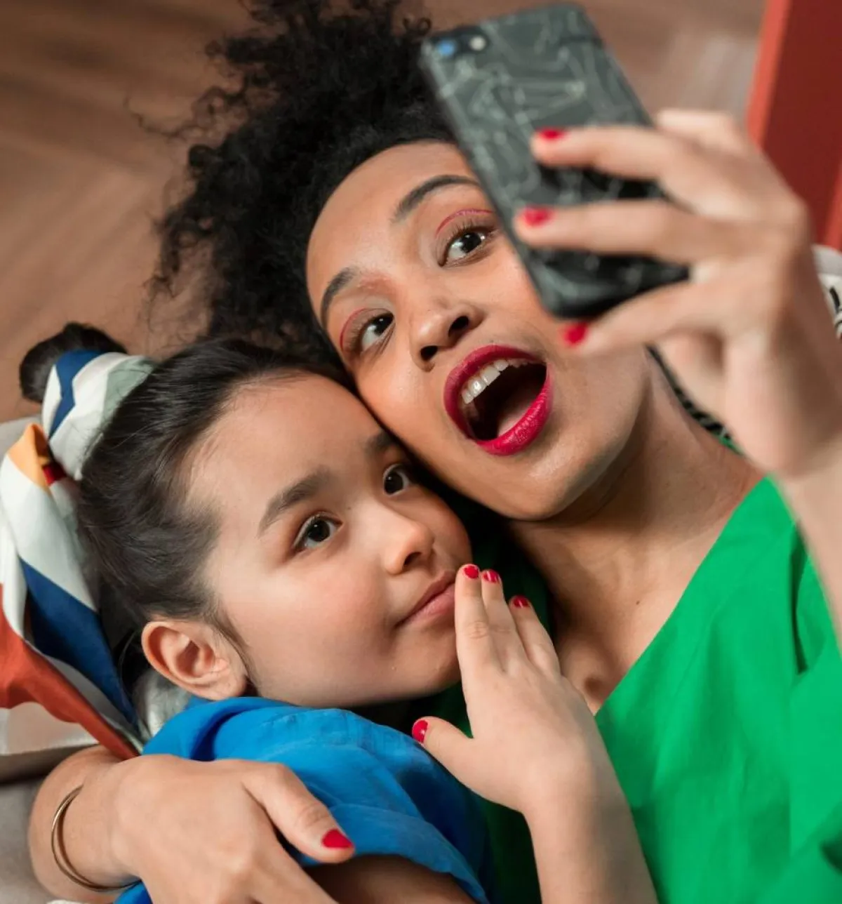 صورة لأم مع ابنتها