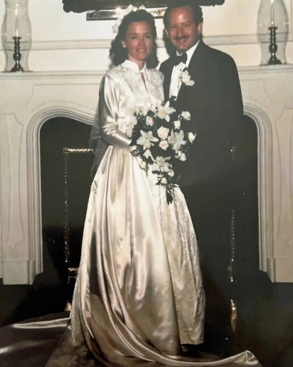 8 فتيات من عائلة واحدة يرتدين فستان الزفاف