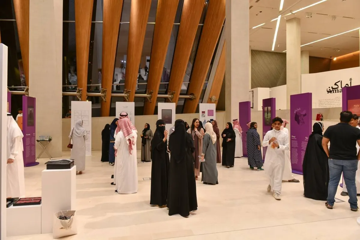   (إثراء) يدعم الشباب من خلال تنمية مواهبهم وتطوير قدراتهم. الصورة من العلاقات الإعلامية في إثراء