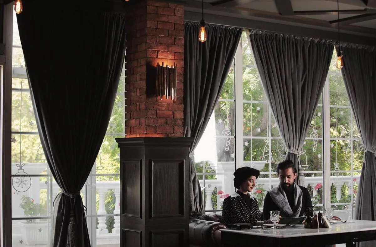 أفخم المطاعم في أبها - الصورة من حساب مطعم الجوري ايليت على إنستقرام